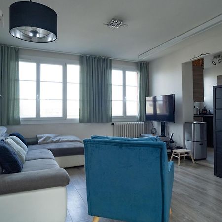 Ferienwohnung Joli T2 Proche Du Metro Avec Vue Tour Eiffel Issy-les-Moulineaux Exterior foto