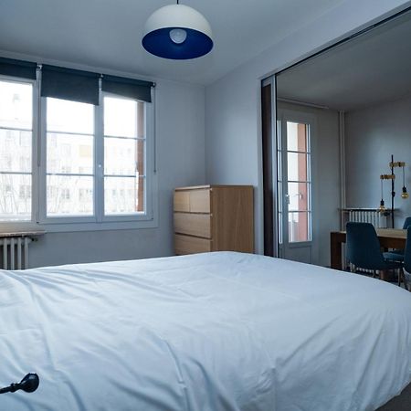 Ferienwohnung Joli T2 Proche Du Metro Avec Vue Tour Eiffel Issy-les-Moulineaux Exterior foto
